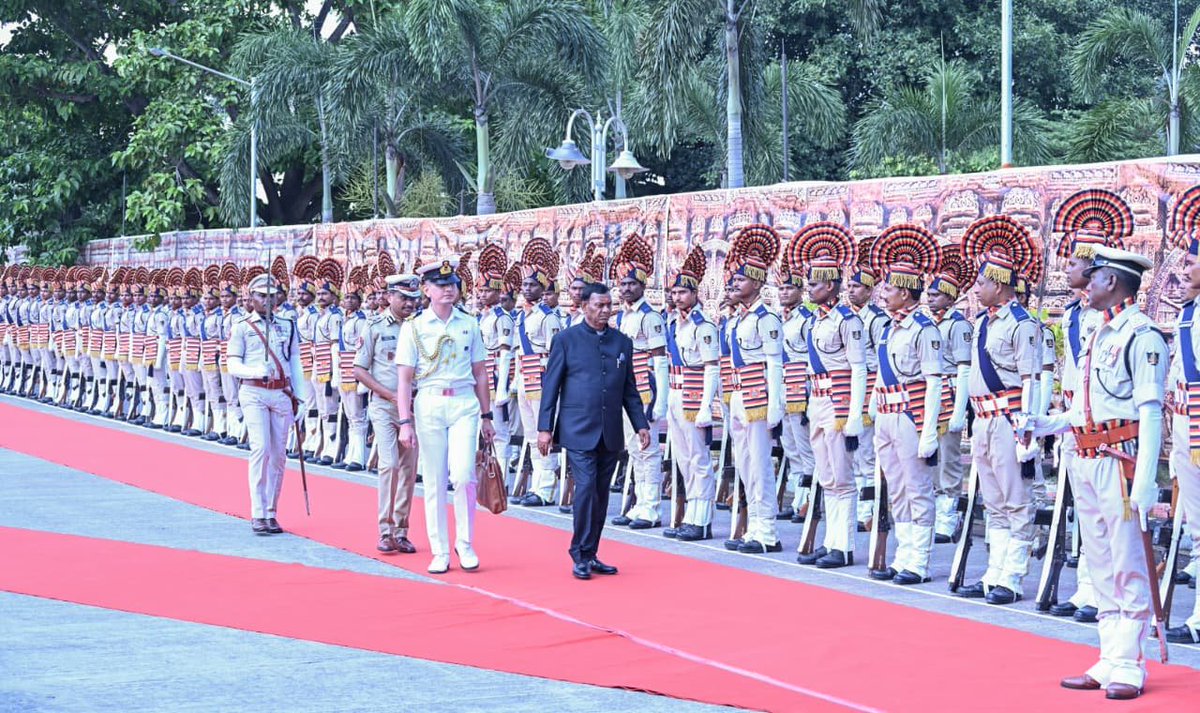 Mohan Charan Majhi welcomes Odisha Governor