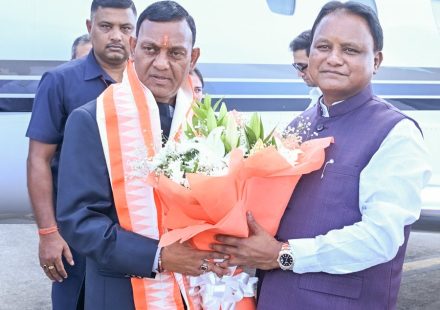 Mohan Charan Majhi welcomes Odisha Governor
