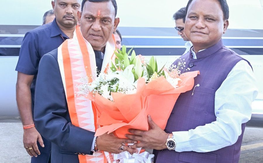 Mohan Charan Majhi welcomes Odisha Governor Mohan Charan Majhi welcomes Odisha Governor